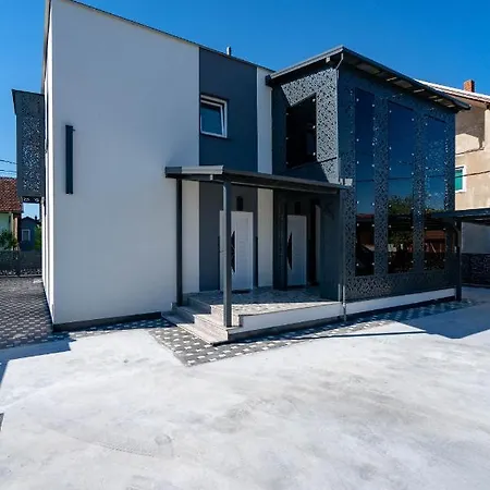 アパートホテル Hazam Aparthotel *