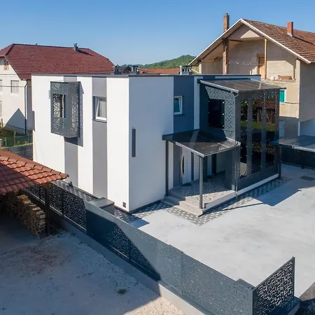 アパートホテル Hazam Aparthotel