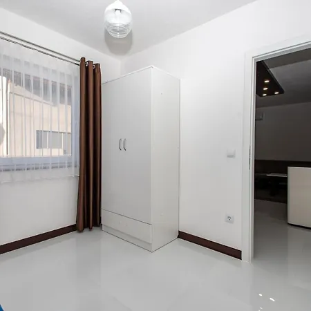 アパートホテル Hazam Aparthotel *