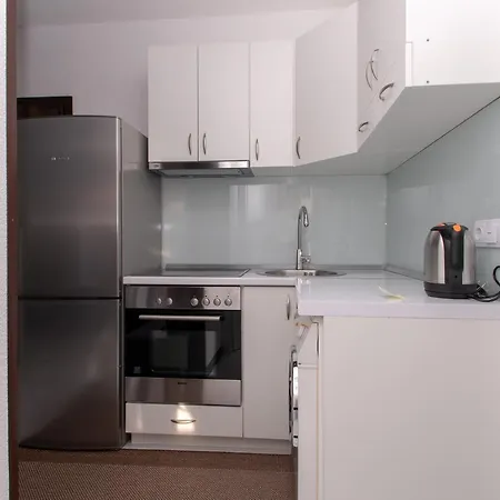 Hazam Aparthotel アパートホテル *