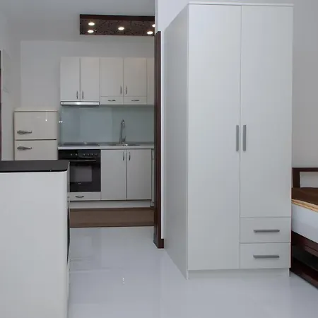 アパートホテル Hazam Aparthotel