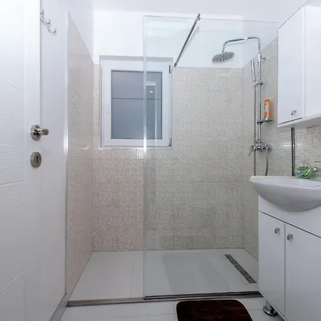 Hazam Aparthotel アパートホテル *